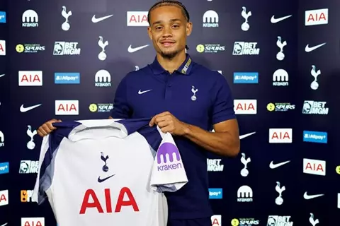  "عقد طويل الأمد والرقم 7".. توتنهام يعلن تعاقده مع تشافي سيمونز